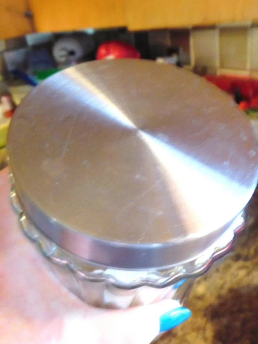 NICE RIPPLED GLASS CONTAINER with LID